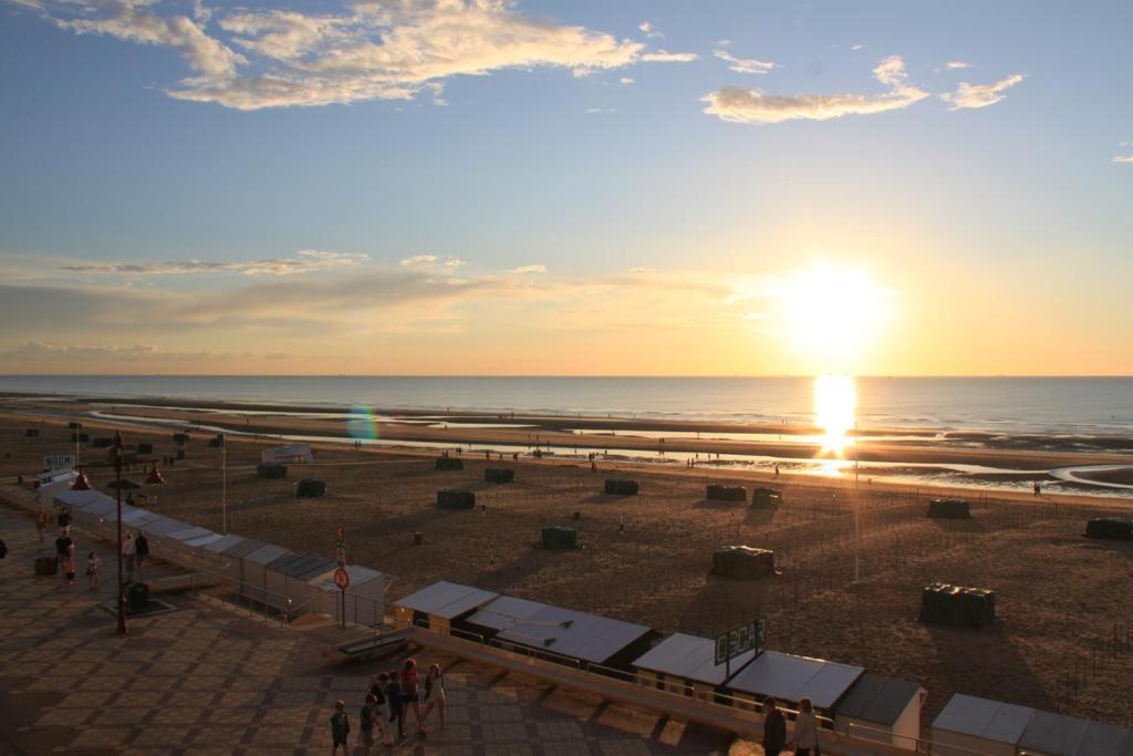 Relax @The Beach De Haan Exterior foto
